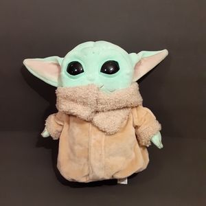 STAR WARS Mandolorian "The Child" -Grogu 8" plush. (NWT)